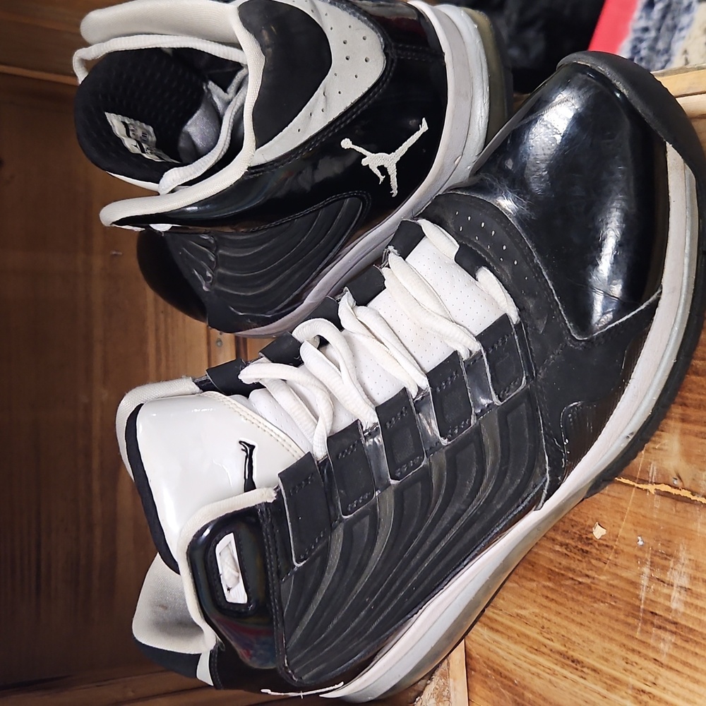 Nike Black And White Sneakers - image 3